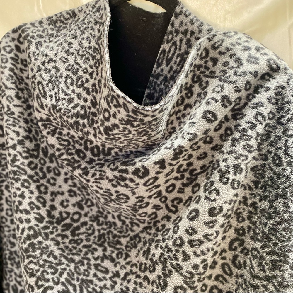 Lightweight Black Gray Versatile Wrap! - Picture 4 of 13
